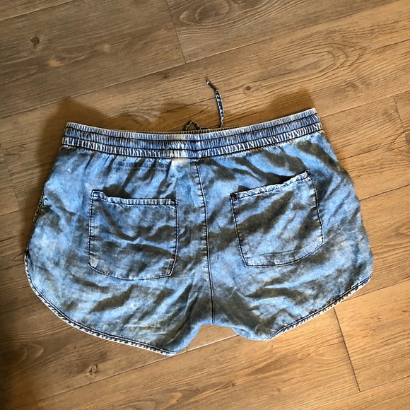 H&M Jean shorts - Picture 2 of 3